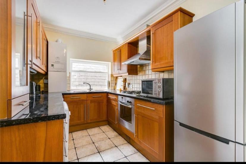 Charming And Beautiful In Wandsworth Gazde/Camere de închiriat *
